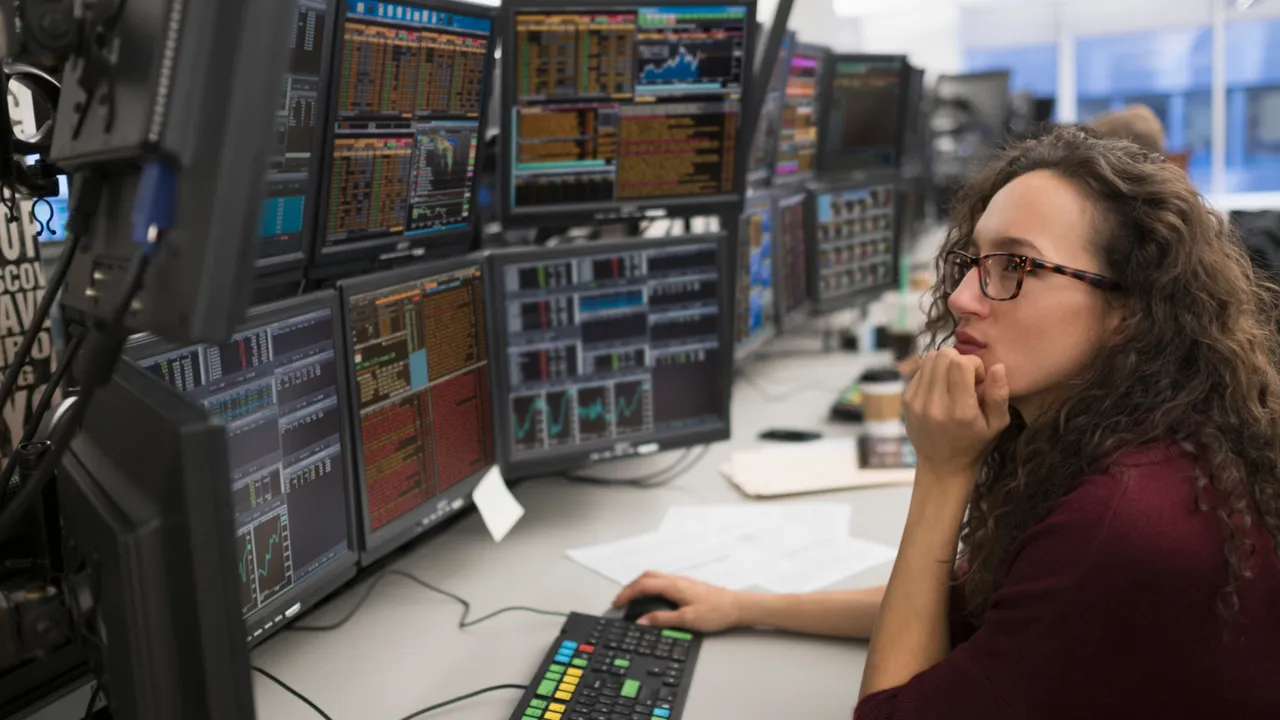 trading-screens.webp