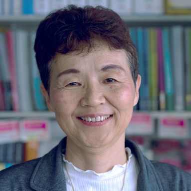 古田千賀子氏